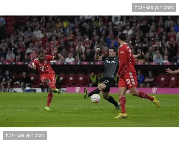 拜仁3-2逆转弗赖堡，青春风暴冲击力成战术变招
